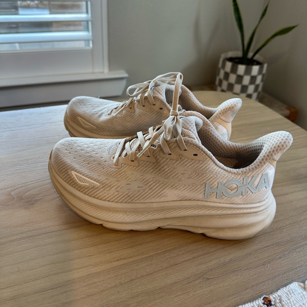Hoka Clifton 9
